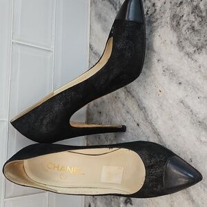 CHANEL Black Distressed suede Cap Toe pumps with leather toe size 37 1/2